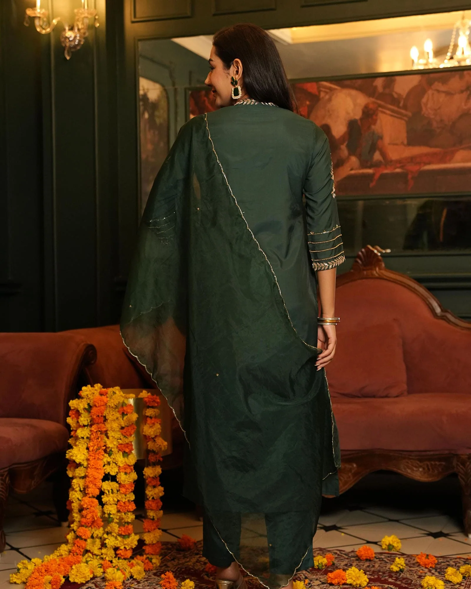 BOTTLE GREEN MUSLIN SUIT SET WITH HANDWORK - Image 4