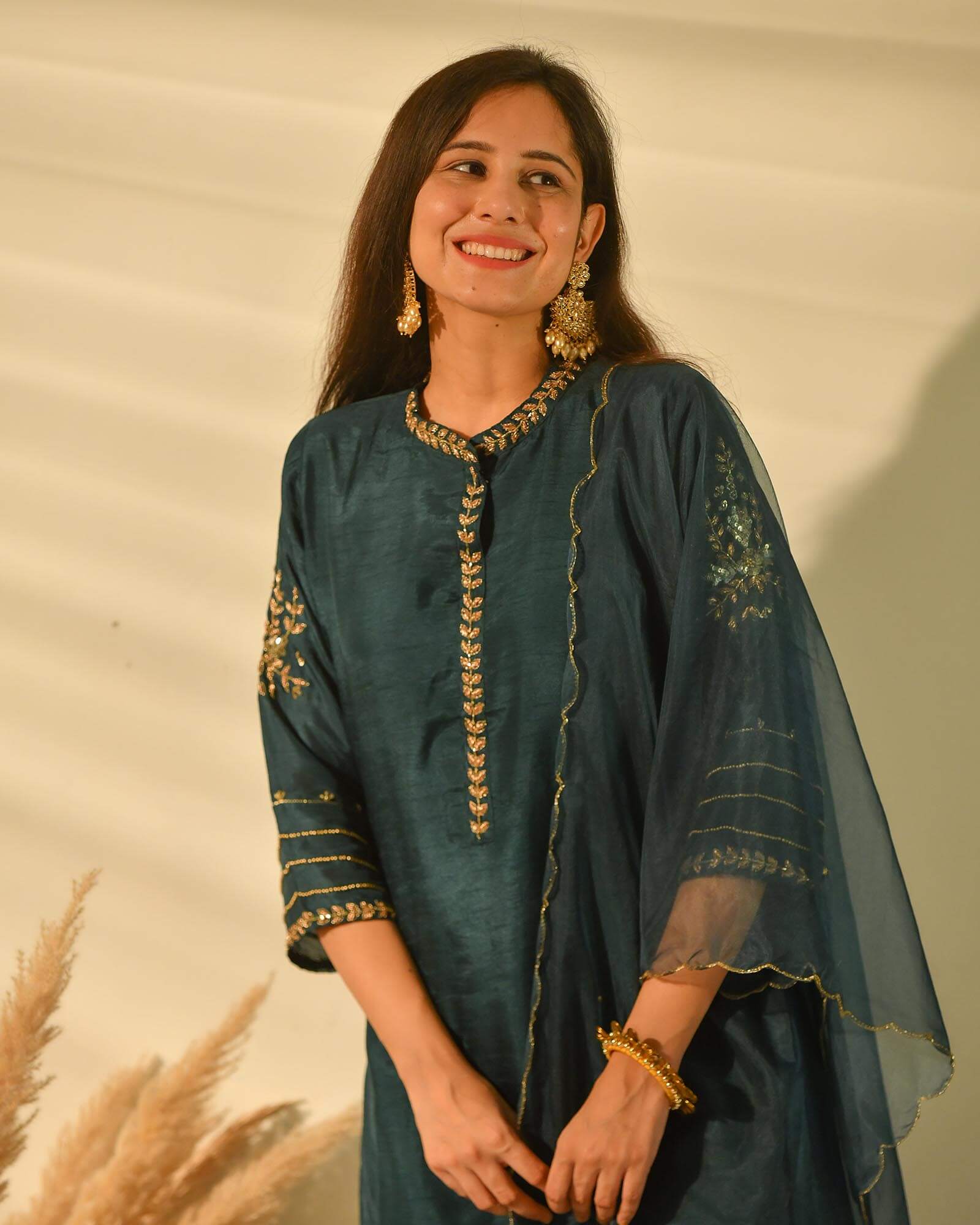 BOTTLE GREEN MUSLIN SUIT SET WITH HANDWORK - Image 6