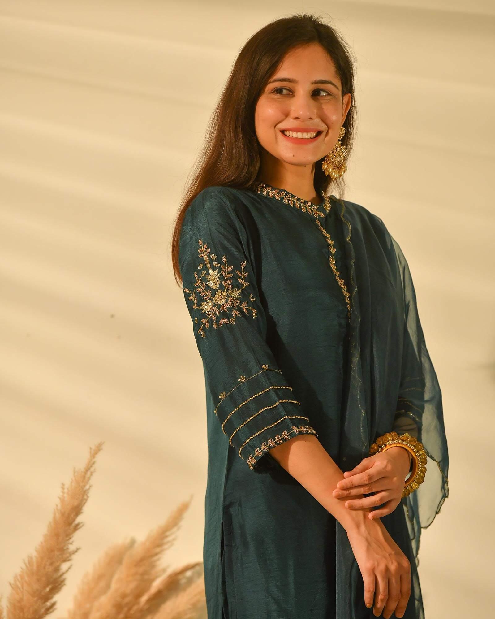 BOTTLE GREEN MUSLIN SUIT SET WITH HANDWORK - Image 7