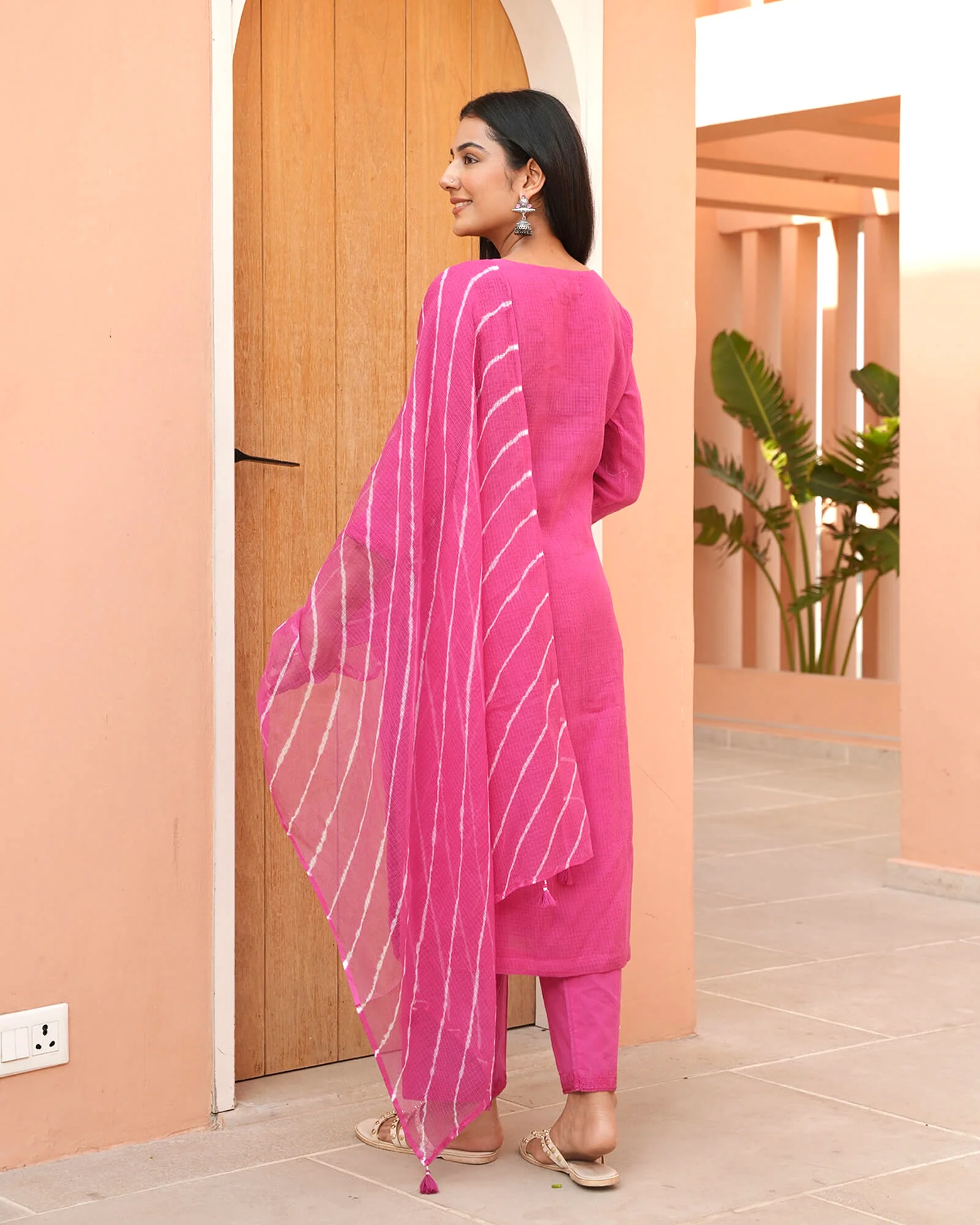 HOT PINK KOTA DORIA SUIT SET WITH EMBROIDERY - Image 4