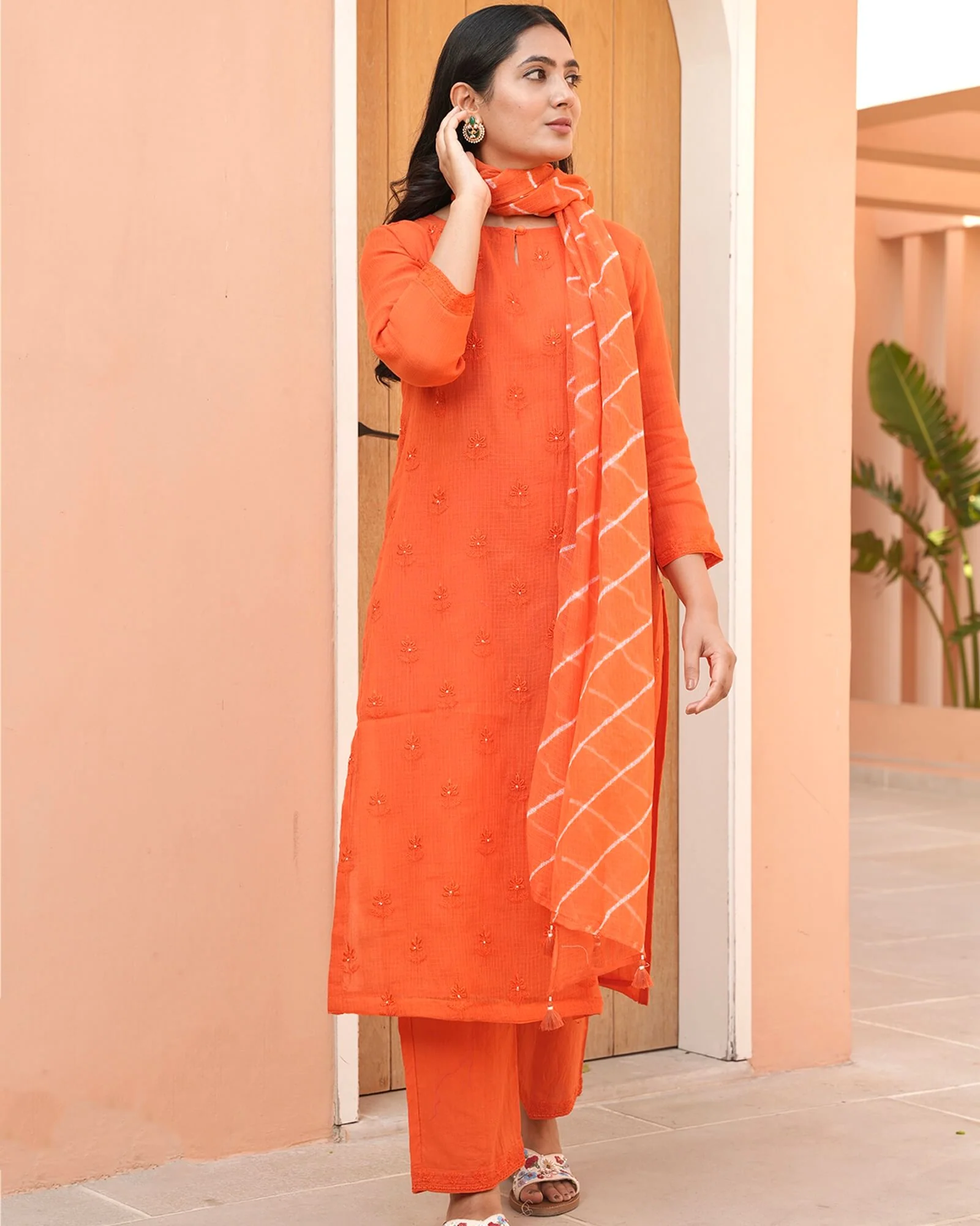 PEEL ORANGE KOTA DORIA SUIT SET WITH EMBROIDERY - Image 4