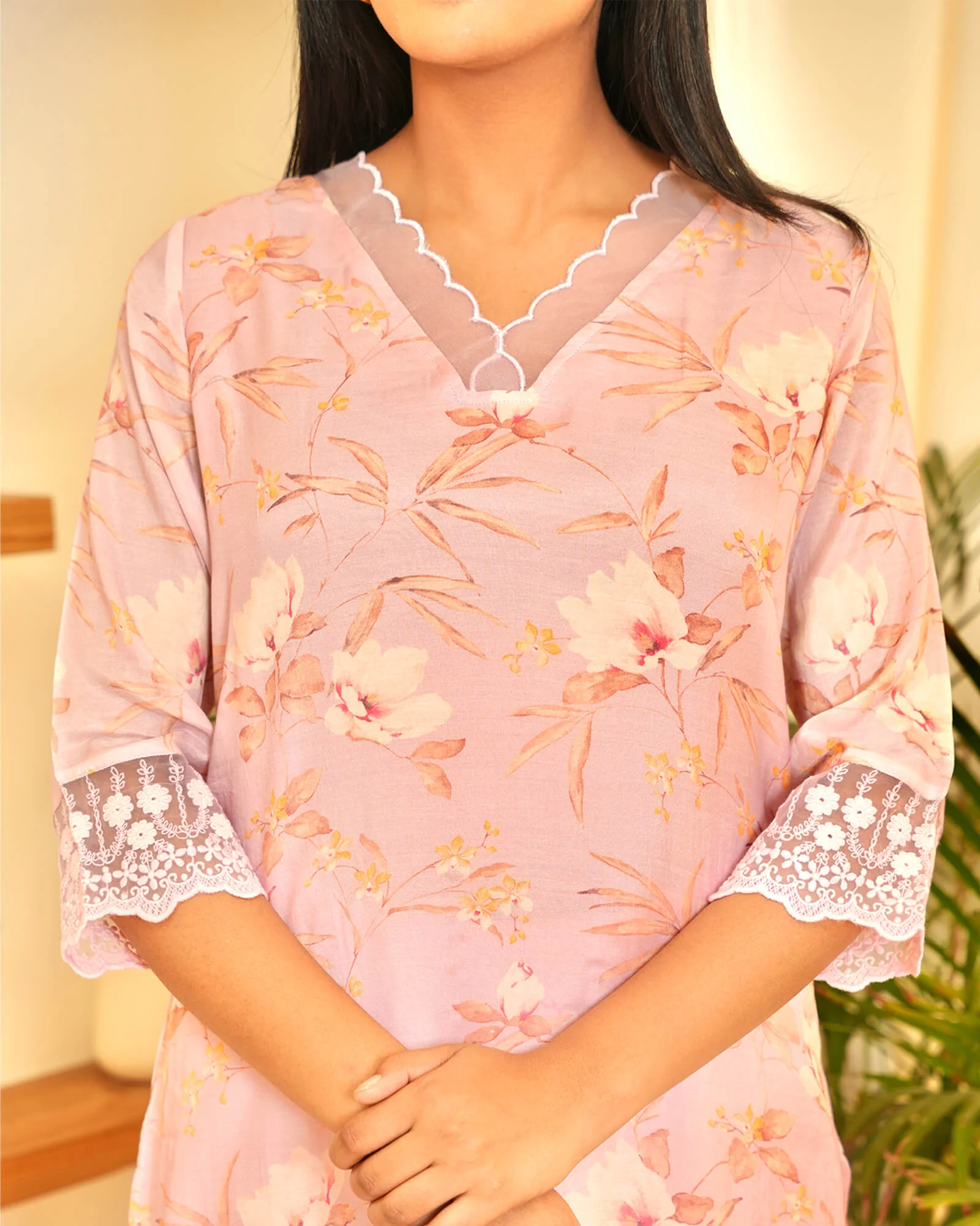 PINK MUSLIN KURTA SET WITH LACE WORK - Image 3