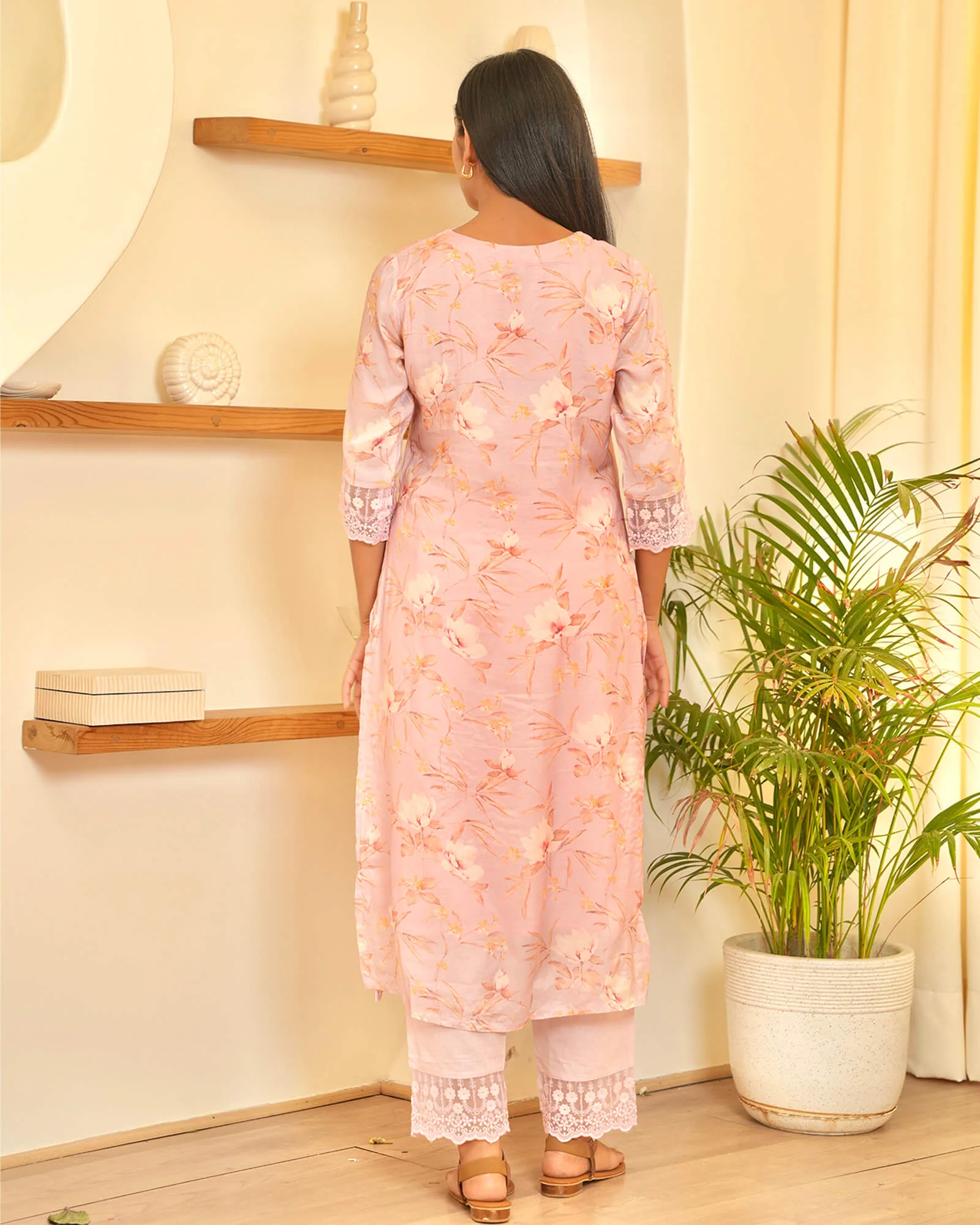 PINK MUSLIN KURTA SET WITH LACE WORK - Image 4