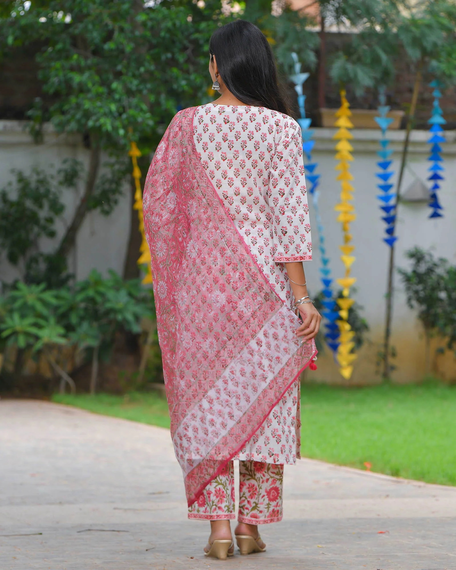 WHITE & BRICK FLORAL SUIT SET - Image 4