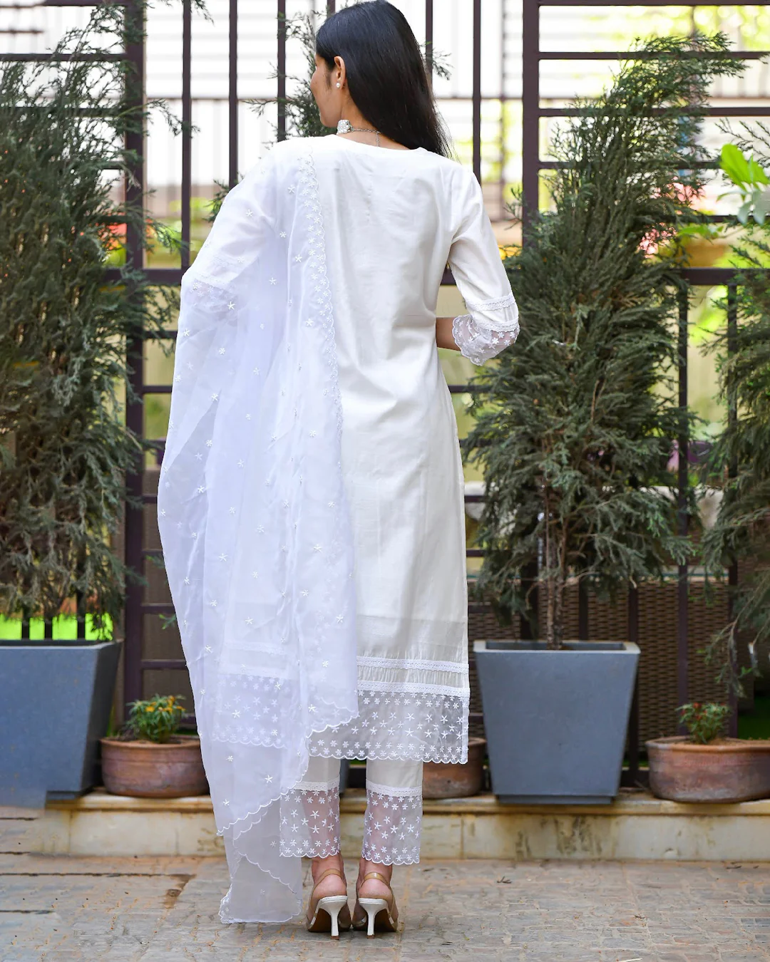 WHITE CHANDERI SUIT SET WITH ORGANZA DUPATTA - Image 4