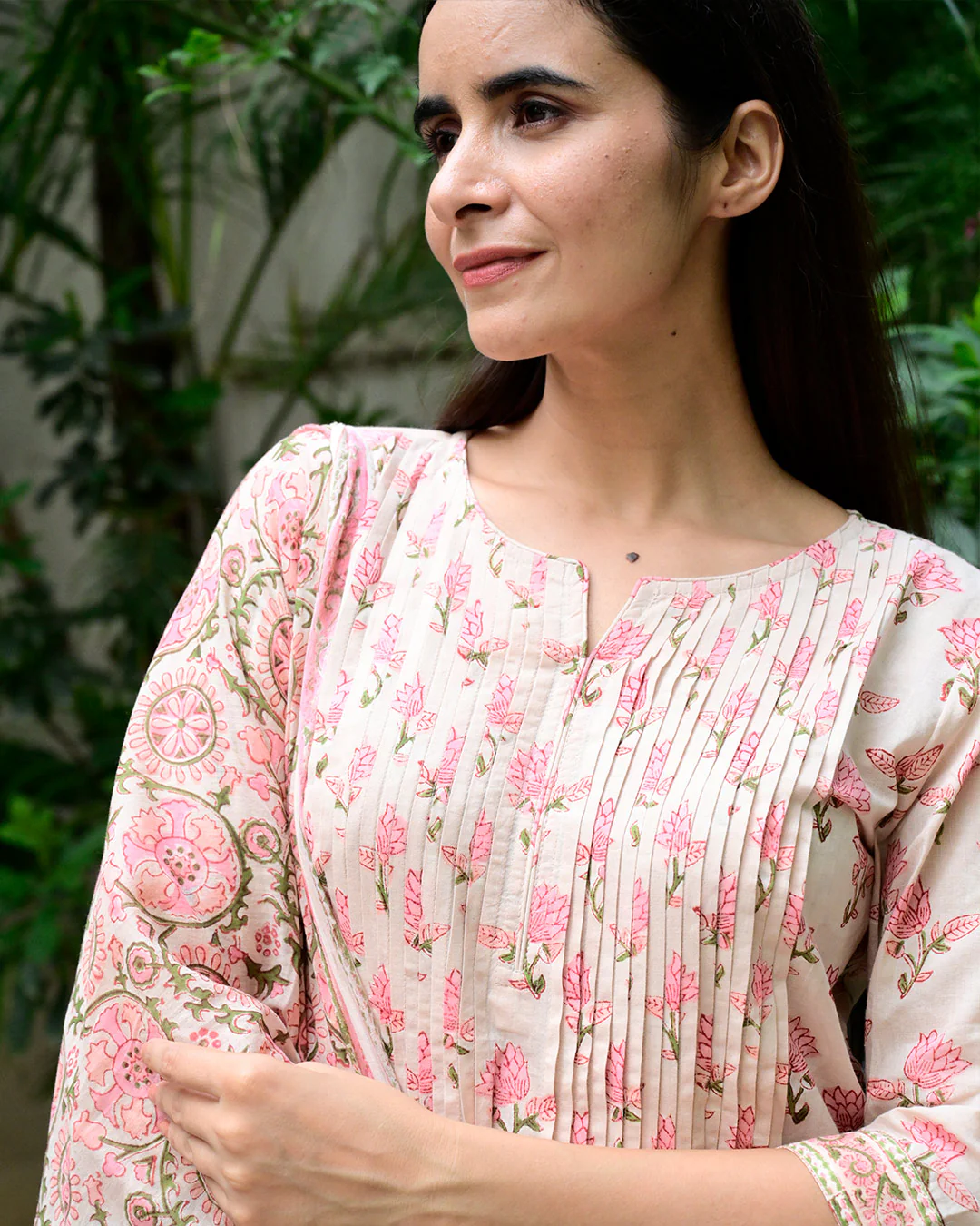 WHITE & PINK FLORAL HANDBLOCK SUIT SET - Image 3