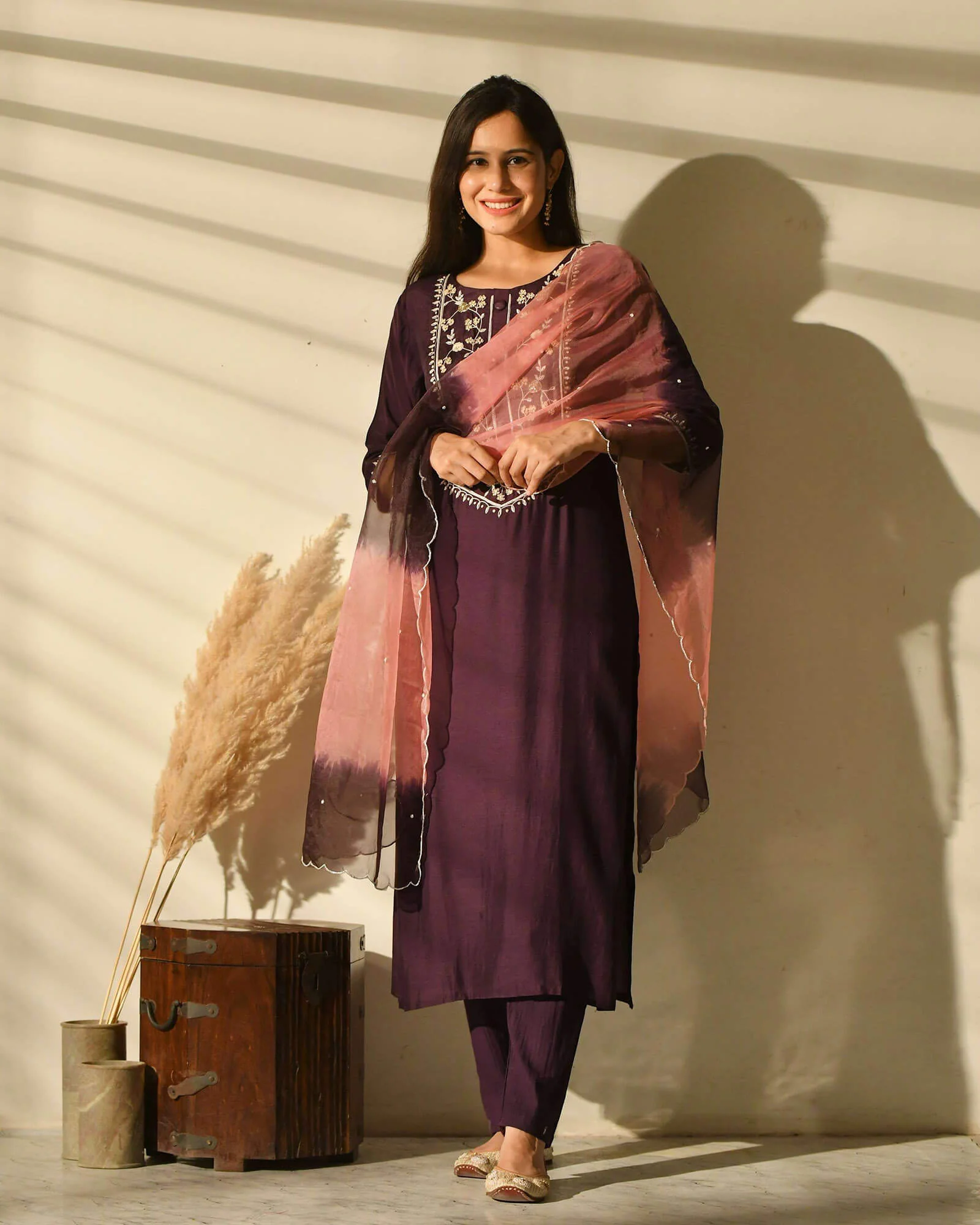 WINE MUSLIN SUIT SET WITH EMBROIDERY - Image 3