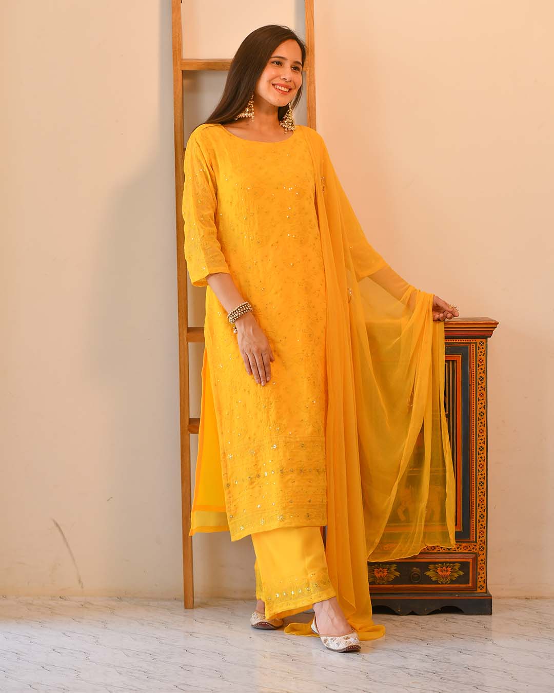 YELLOW GEORGETTE SUIT SET WITH EMBROIDERY - Image 3