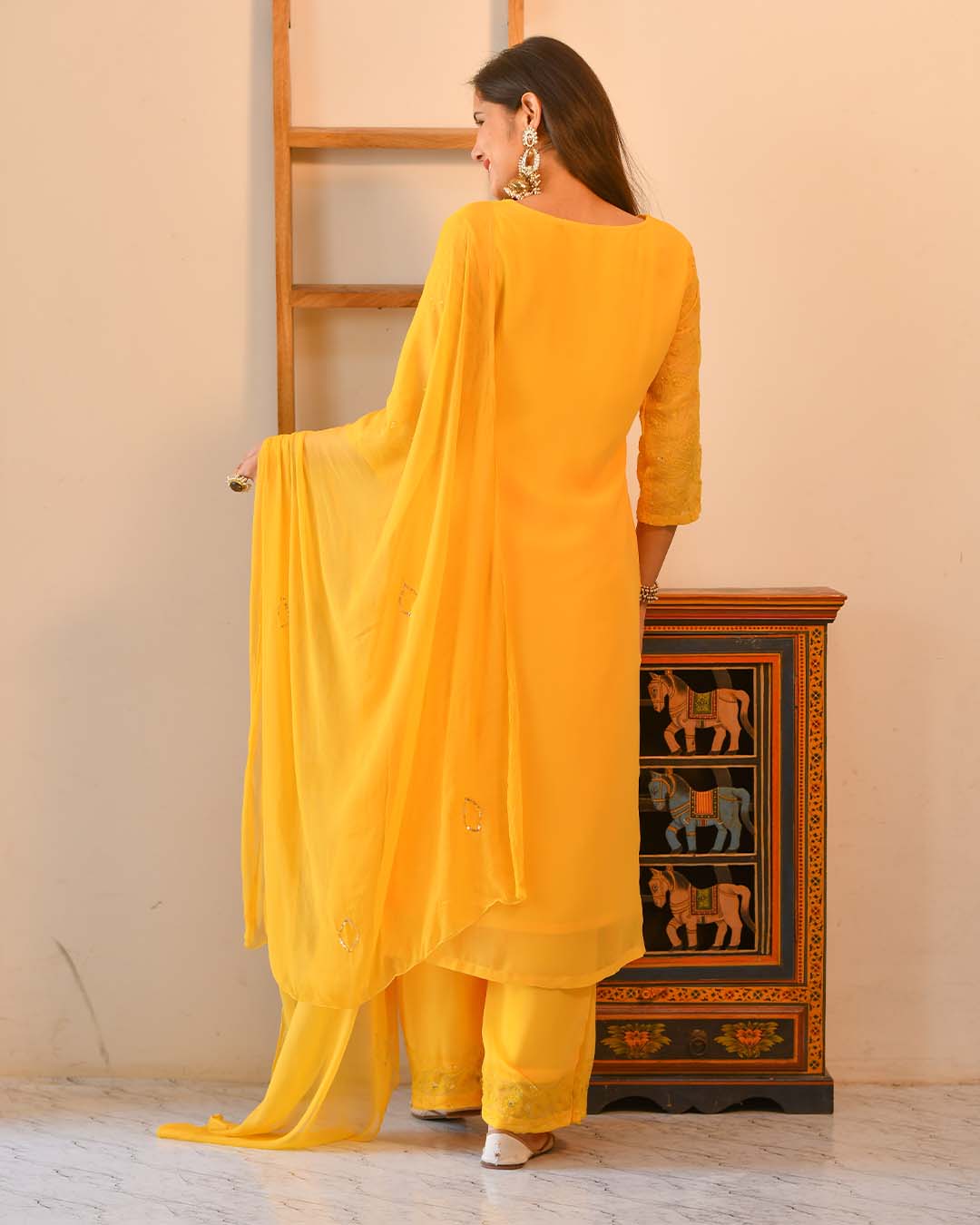 YELLOW GEORGETTE SUIT SET WITH EMBROIDERY - Image 4