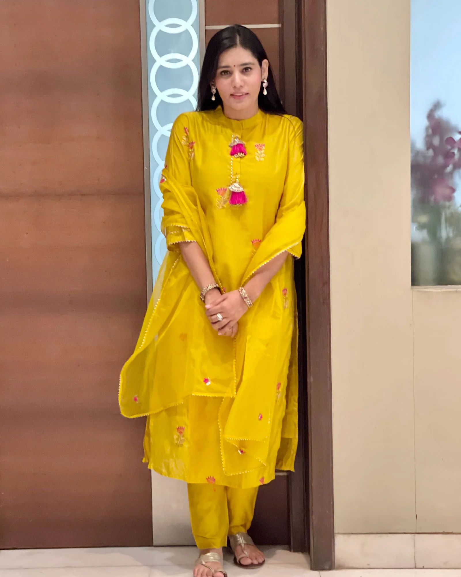 YELLOW MUSLIN SUIT SET WITH TASSELS - Image 3